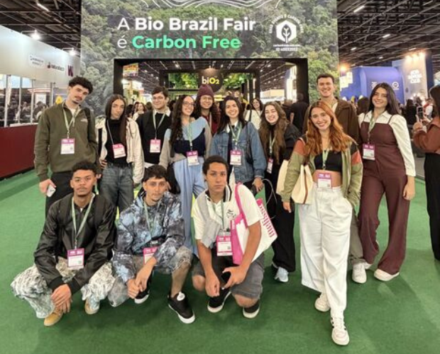 Acad�micos de Publicidade da Univ�s visitam maior feira de produtos naturais em SP